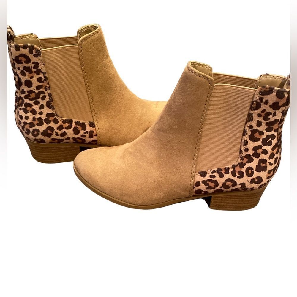 Soda Leopard Print Bootie Size 6